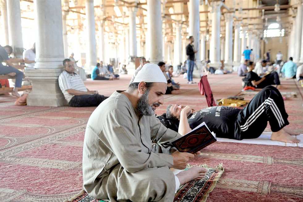 منعت التصوير أو بث فيديوهات.. تعرف على مساجد الاعتكاف في العشر الأواخر