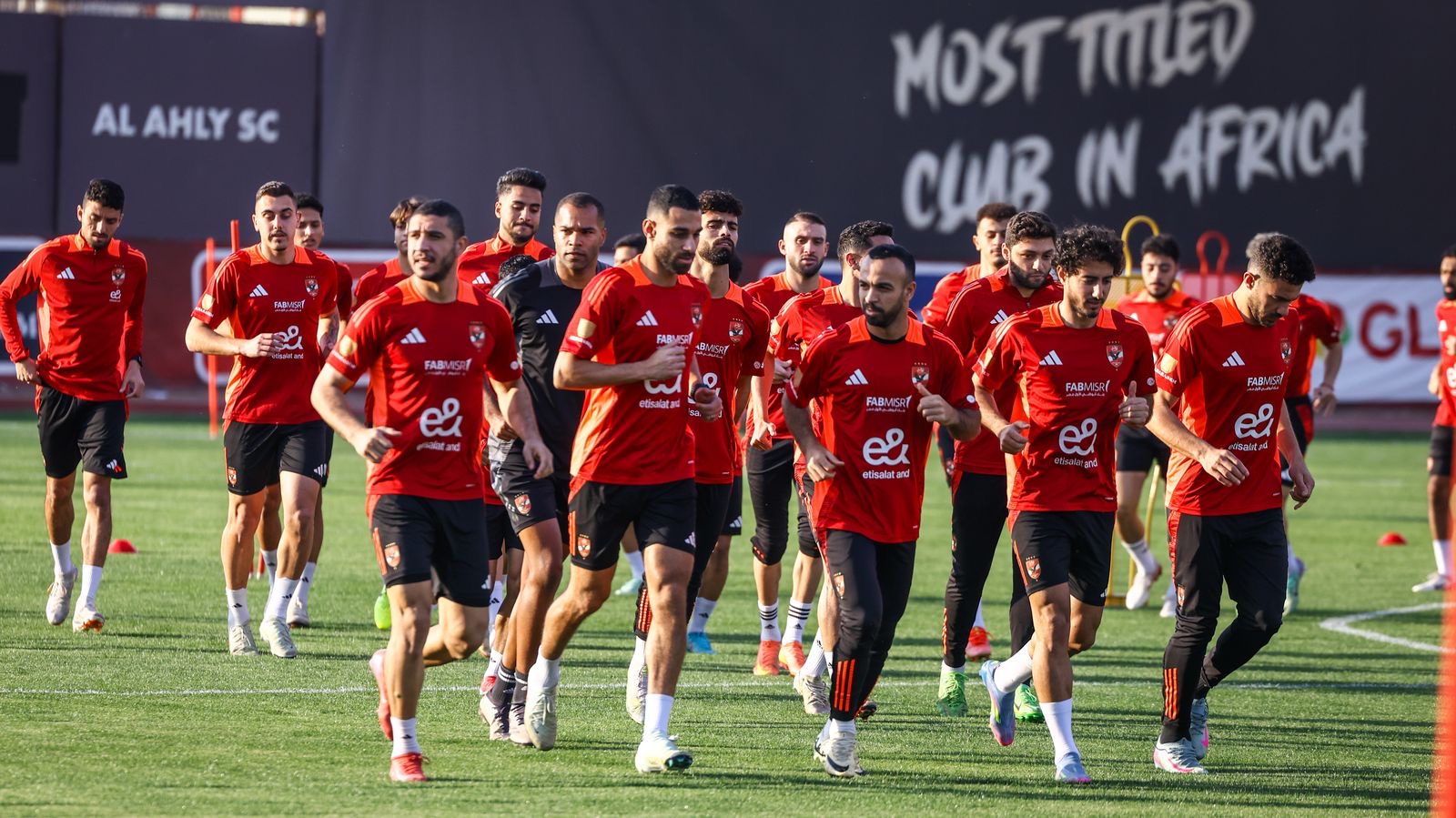 عدم المشاركة وراء الرحيل.. بيراميدز يقترب كثيرًا من التعاقد مع لاعب الأهلي