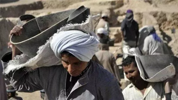 الدفعة الخامسة بعد الزيادة.. موعد صرف منحة عيد الأضحى المبارك للعمالة غير المنتظمة