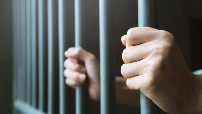 حبس مطرب مهرجانات شهير سنة بتهمة الضرب والسرقة