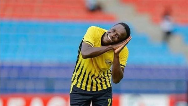 الفيفا يخطر اتحاد الكرة بأحقية الزمالك في قيد اللاعب الكيني بارون أوشينج