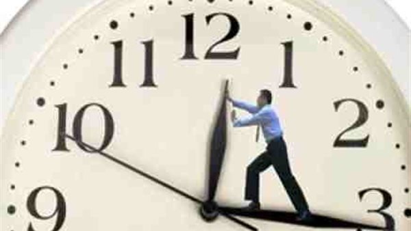 بعد ساعات قليلة يبدأ التوقيت الشتوي.. نصائح فعالية للتكيف مع تغيير الساعة