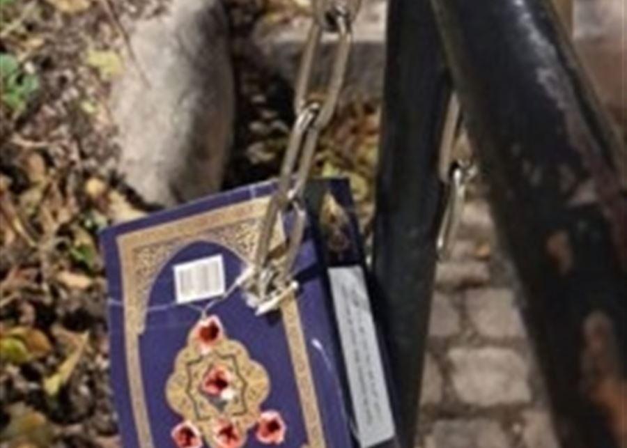 في السويد.. مصحف مربوط بسلسلة حديدية أمام مسجد وعليه آثار 6 طلقات صاص