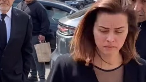 الحزن يسيطر على الفنانة نور اللبنانية في جنازة زوجها رجل الأعمال يوسف أنطاكي