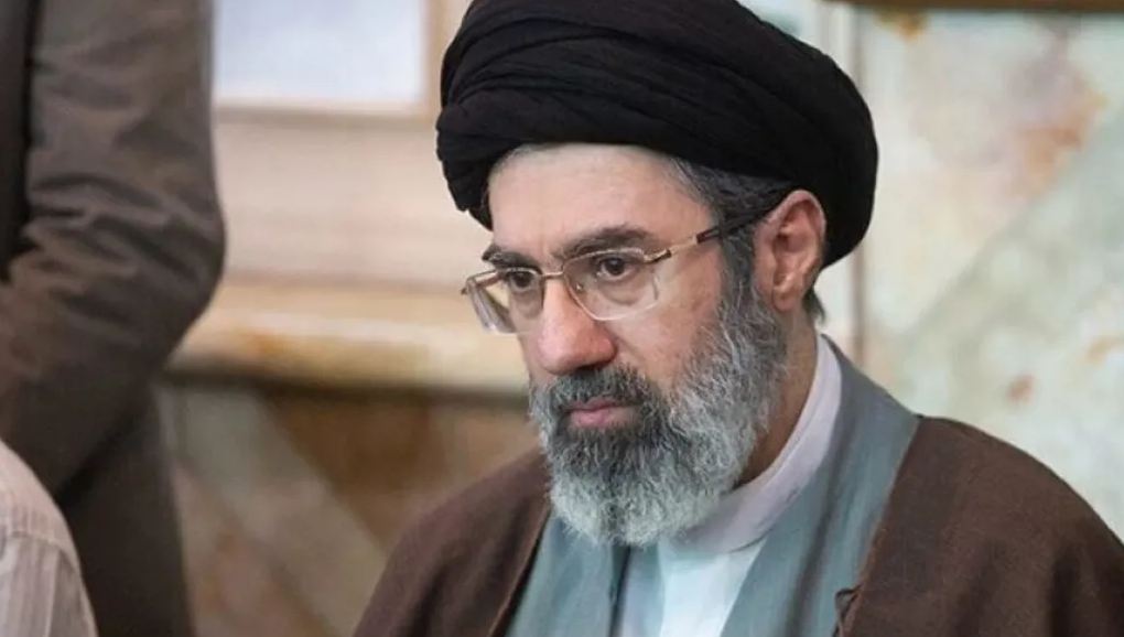 حروق بالغة وإصابات جسيمة.. تفاصيل الحالة الصحية للمرشد الإيراني مجتبى خامنئي