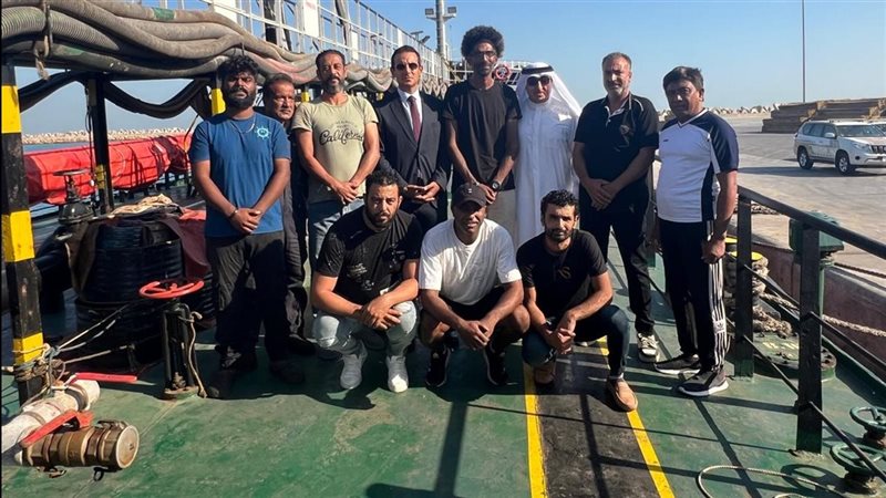 زوجة أحد البحارة المصريين المختطفين: وضعهم وصل إلى مرحلة حرجة للغاية