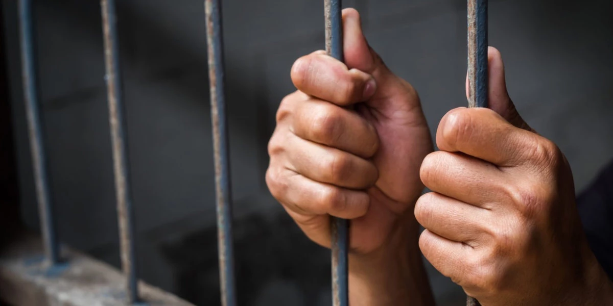 الإحالة للجنايات.. زوجة الأب عذبت ابنة زوجها شهد حتى الموت وشرعت في قتل توأمها