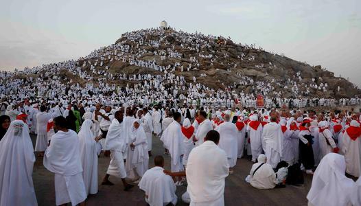 المؤسسة القومية تحذر الحجاج الفائزني بقرعة الجمعيات الأهلية من التعامل مع مجهولين